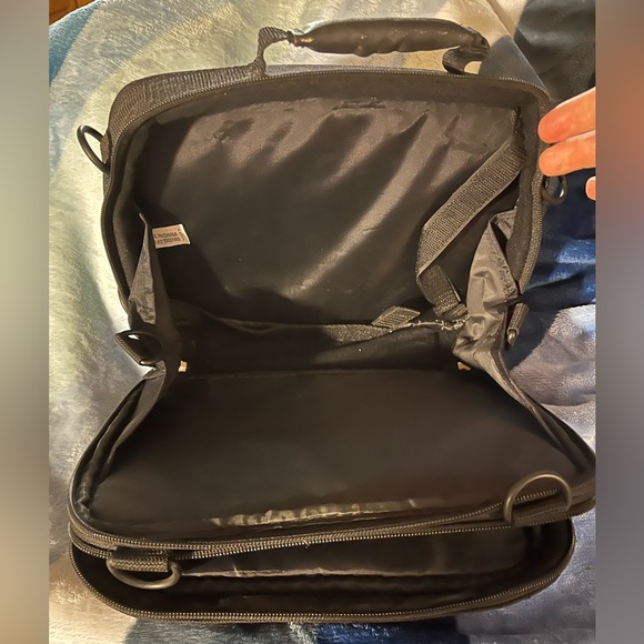 Portable DVD Case - Picture 4 of 6